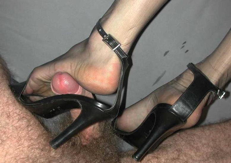 Amateur footjob shoejob with high heels