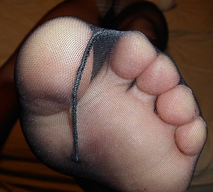 Creme black pantyhose feet soles compilations